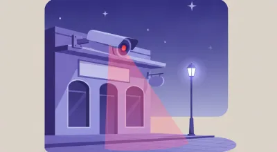 Ilustración de una cámara de seguridad exterior montada bajo el alero de un local, con luz infrarroja encendida apuntando a la vereda de noche